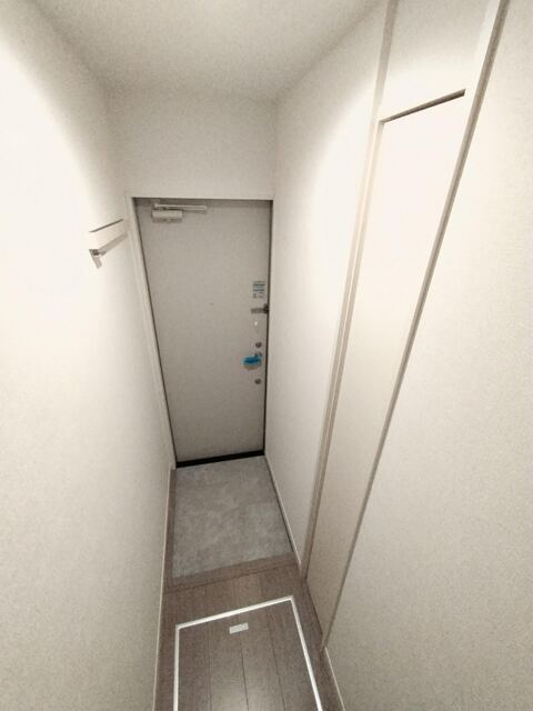 玄関　建築中の写真となります。