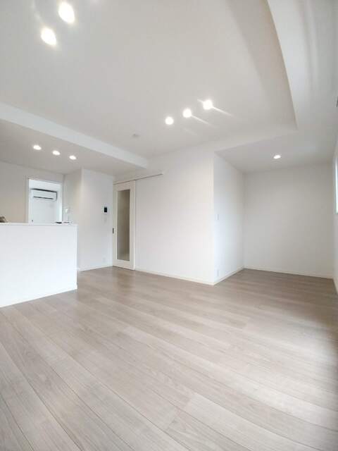 居室・リビング　建築中の写真となります。