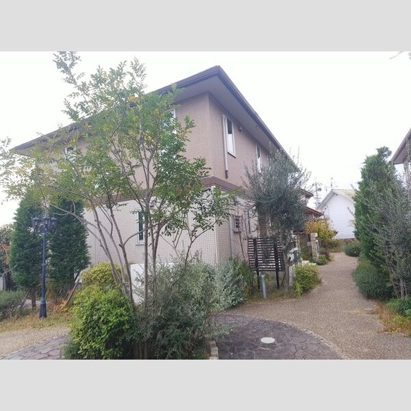 建物外観　敷地内に駐車場があります！