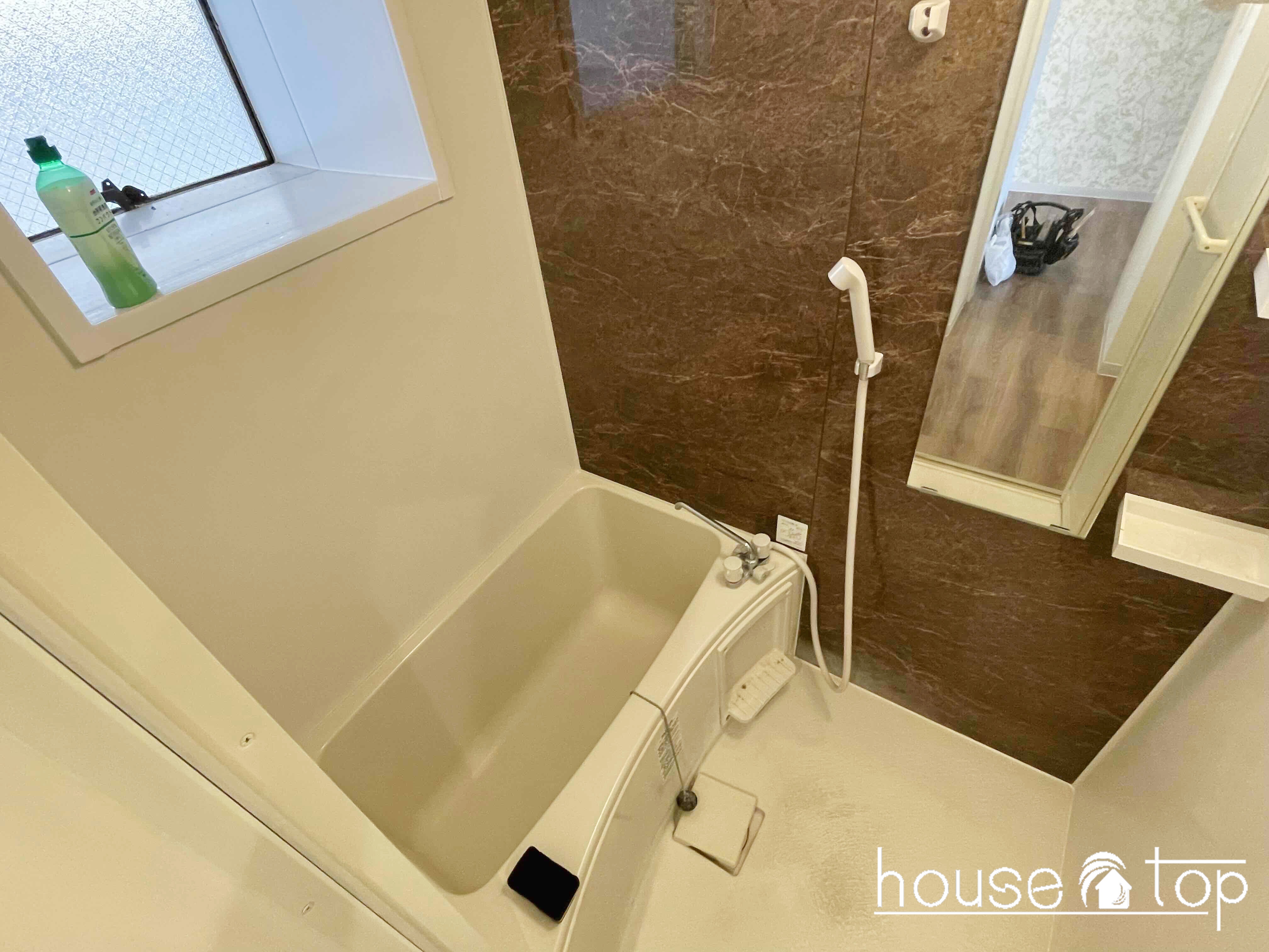 バス・シャワールーム　浴槽も交換済みでゆったりと入浴出来ますよ！