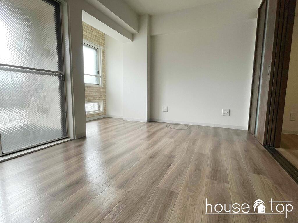 その他部屋・スペース　6帖の洋室にはベッドなど設置可能ですよ！