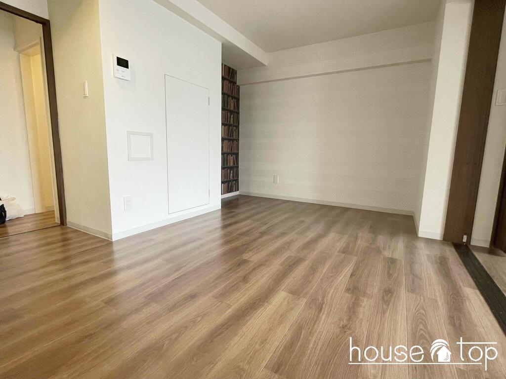 居室・リビング　リビングにはテーブルやソファーなど設置可能です！