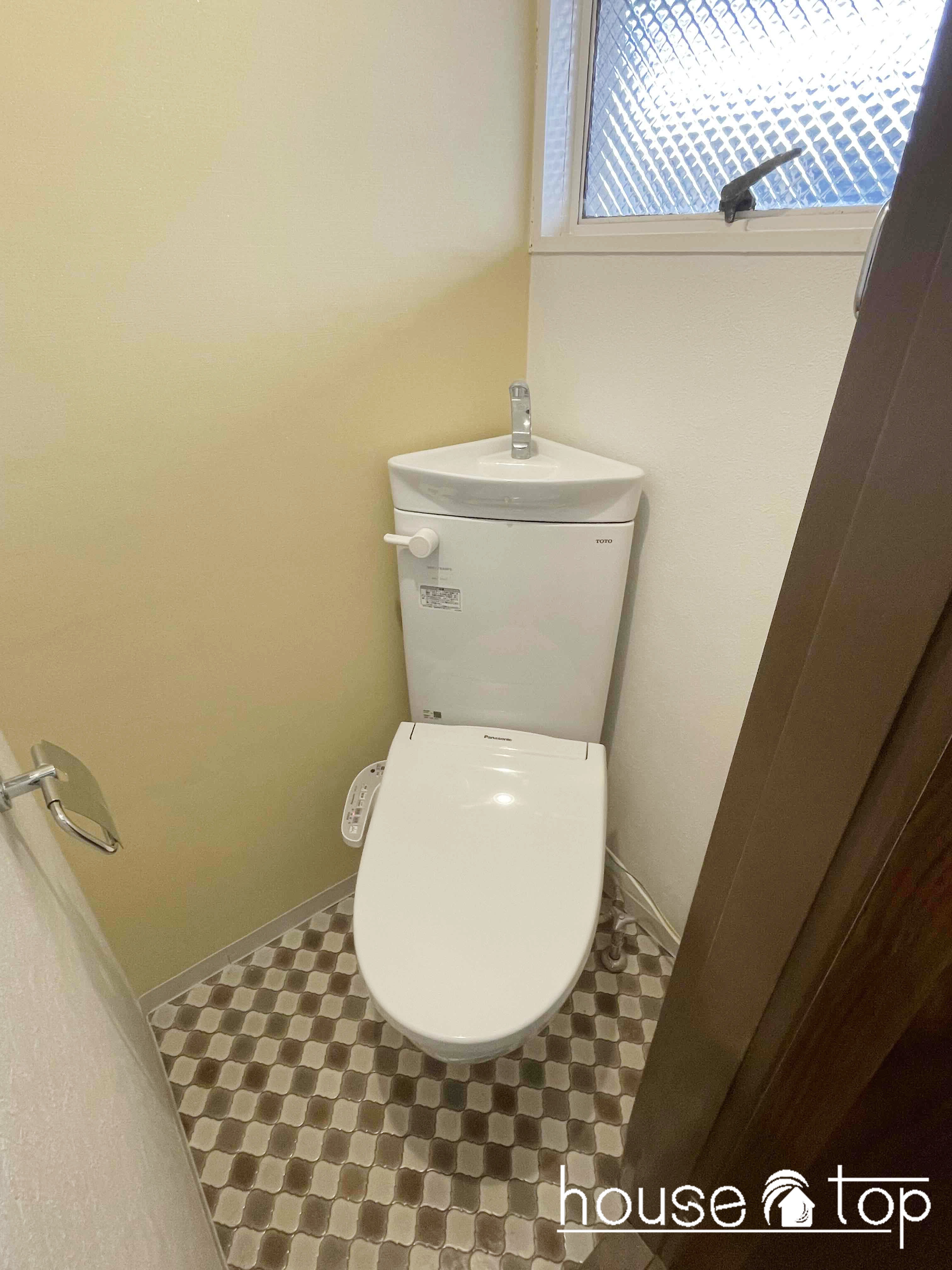 トイレ　窓があるウォシュレットトイレ！