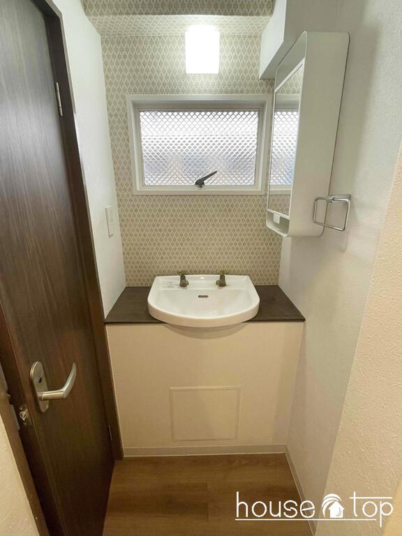 洗面設備　洋風なオシャレな独立洗面台ですよ！