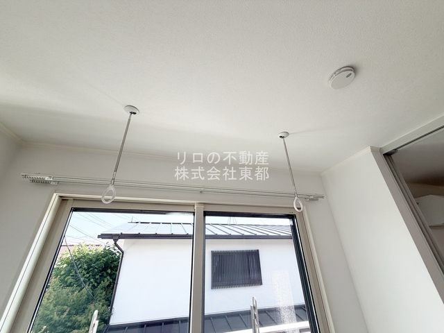 その他設備　３６５日いつでも洗濯物が干せる室内物干し用金具付♪