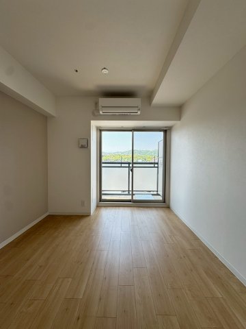 その他部屋・スペース　落ち着いた色調の寝室です