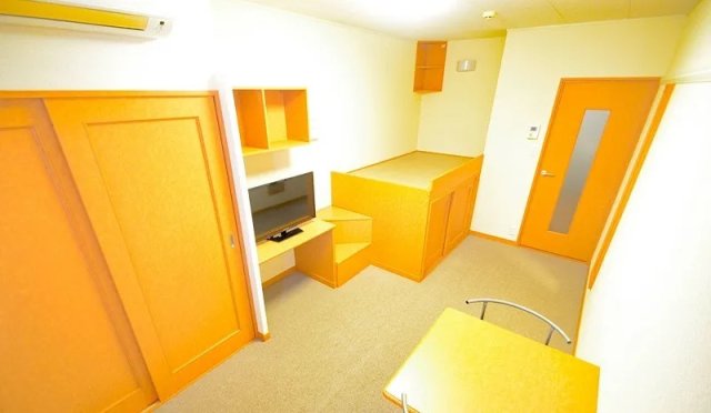 居室・リビング　同物件別号室