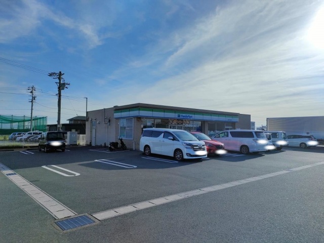 コンビニ　ファミリーマート浜松東三方町店（コンビニ）まで205m