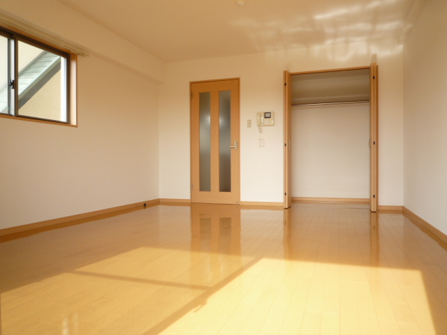 居室・リビング　以下角部屋参考写真　今回は中部屋
