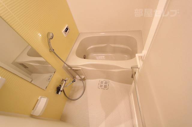 バス・シャワールーム　追い焚き・浴室乾燥機能付きです。
