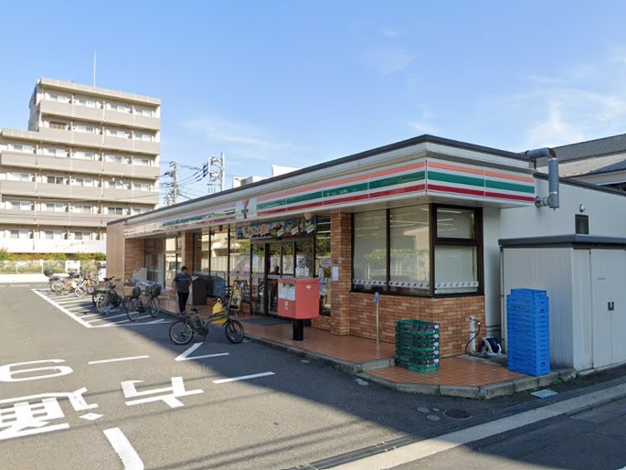 コンビニ　セブンイレブン（コンビニ）まで244m