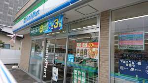 コンビニ　ファミリーマート札幌豊平6条店（コンビニ）まで106m