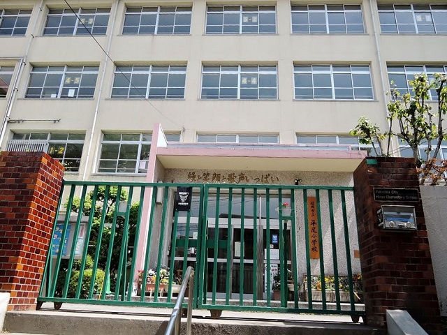 小学校　福岡市立平尾小学校（小学校）まで673m