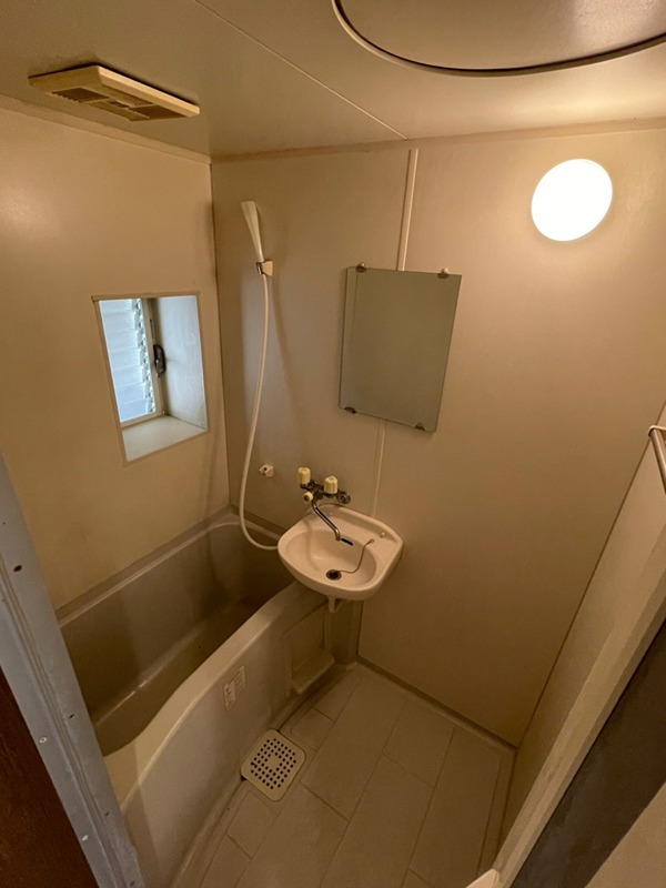 バス・シャワールーム　他部屋反転写真参考