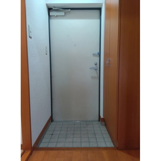 玄関　※反転部屋写真。現況優先※