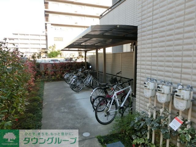 その他　敷地内屋根付き駐輪場