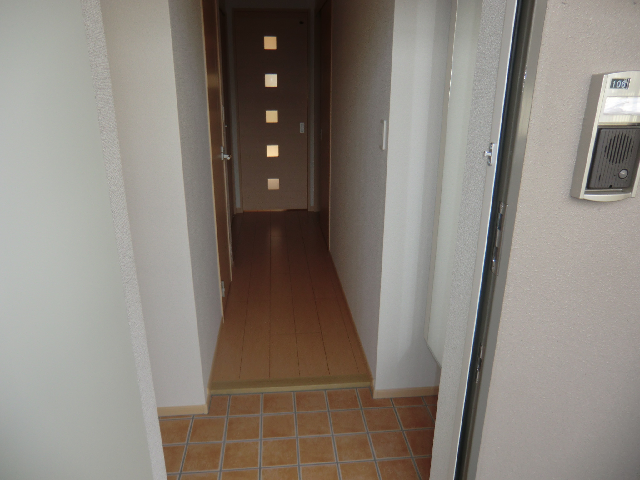 玄関　玄関内部