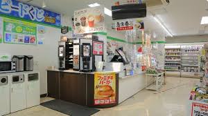コンビニ　ファミリーマート 防衛省店（コンビニ）まで200m