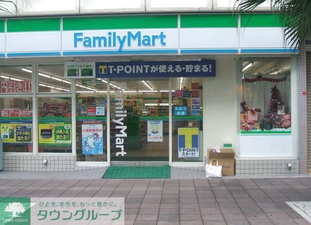 コンビニ　ファミリーマート（コンビニ）まで220m