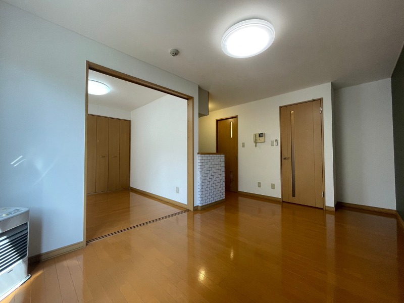 居室・リビング　広くてキレイなお部屋が広がっていて、充実した生活が送れそう。