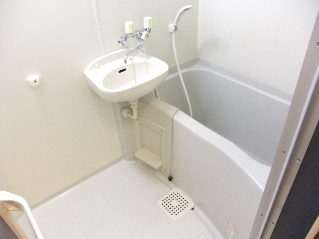 バス・シャワールーム　※別部屋参考写真