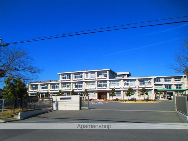 中学校　緑ヶ丘中学校（中学校）まで681m