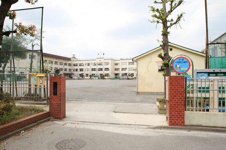 小学校　足立区立栗島小学校（小学校）まで1475m