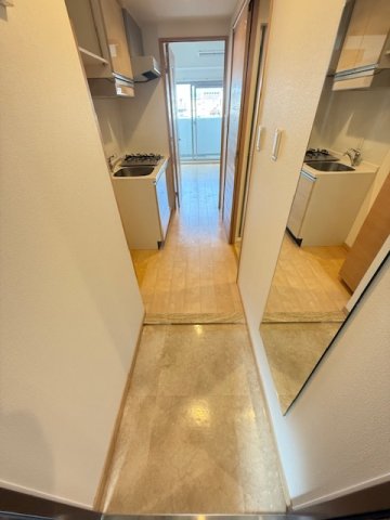阪急京都線 上新庄駅 徒歩3分 9階建 築8年の玄関写真