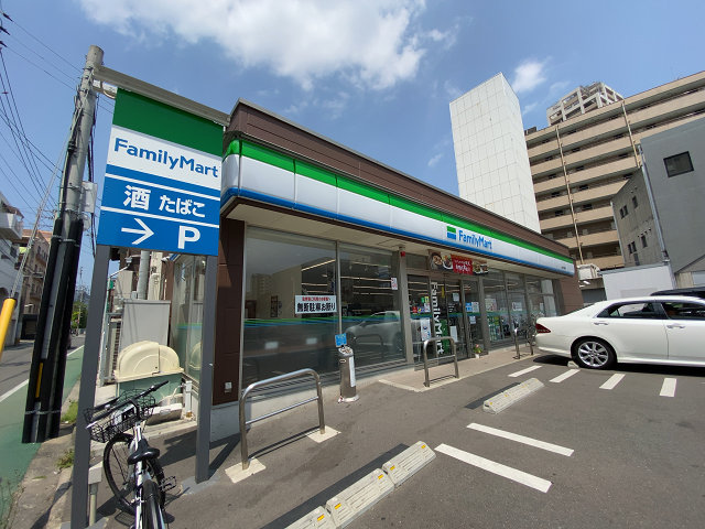 コンビニ　ファミリーマート小倉三萩野店（コンビニ）まで127m