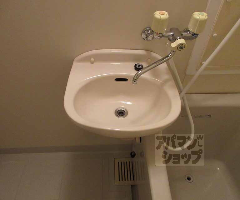 洗面設備　洗面台です