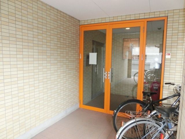 エントランス　建物の入り口です