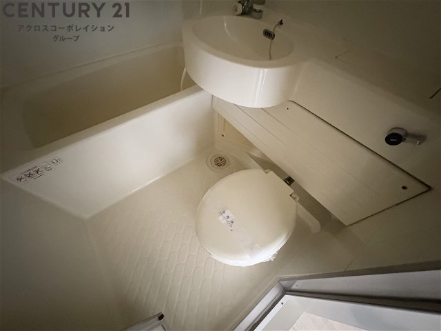 トイレ　ユニットバスになっている為、掃除も簡単です♪
