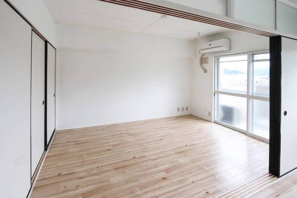 ビレッジハウス学文路2号棟の居間写真