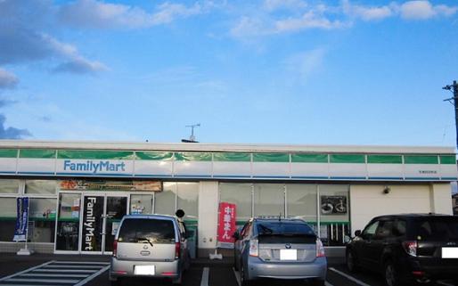 コンビニ　ファミリーマート花巻四日町店（コンビニ）まで741m