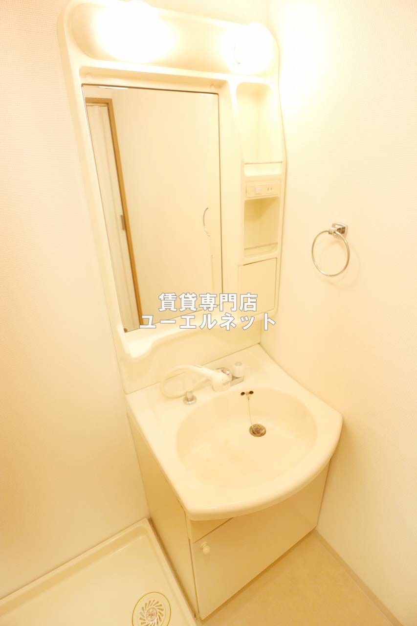 洗面設備　清潔感ある独立洗面台で毎日気持ちよく♪