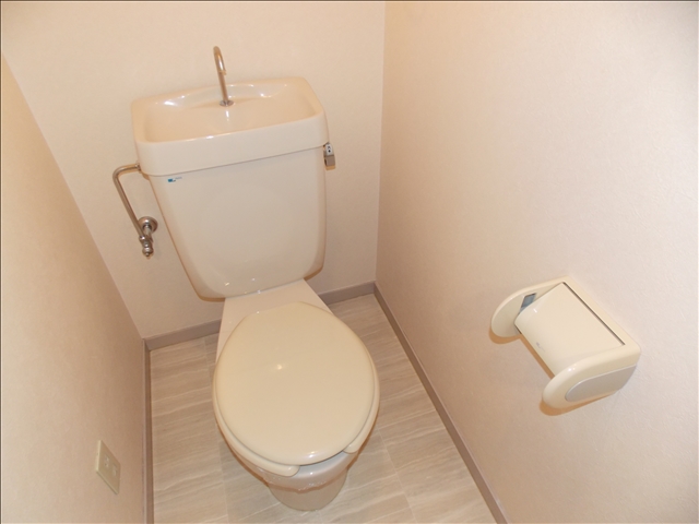 その他部屋・スペース　白基調のトイレです☆