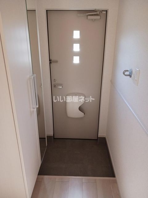 メゾングレーヌ勝原Aの玄関写真