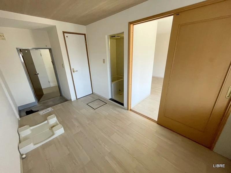 玄関　広々した室内