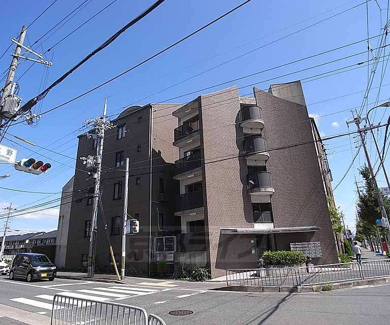 京都市西京区桂上野東町のマンションの建物外観