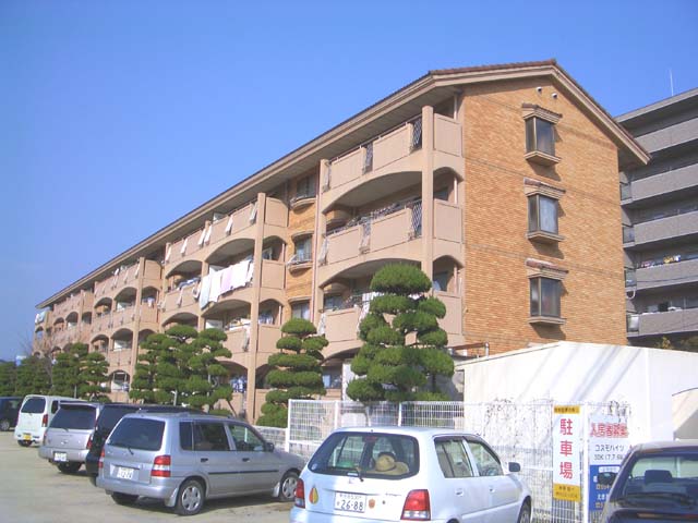 徳島市万代町のマンションの建物外観