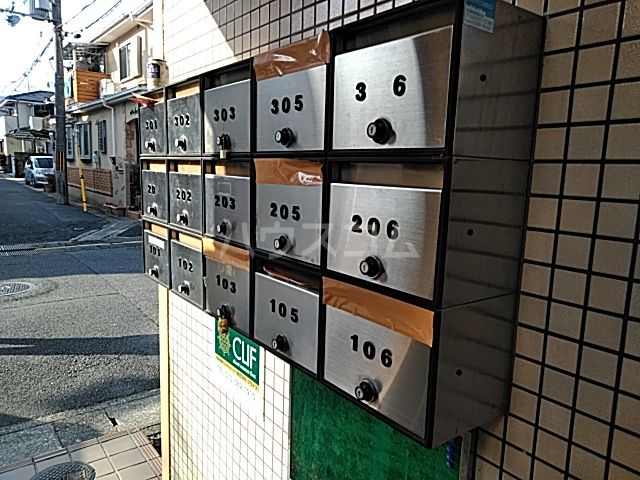 【京都市西京区上桂森上町のマンションのエントランス】