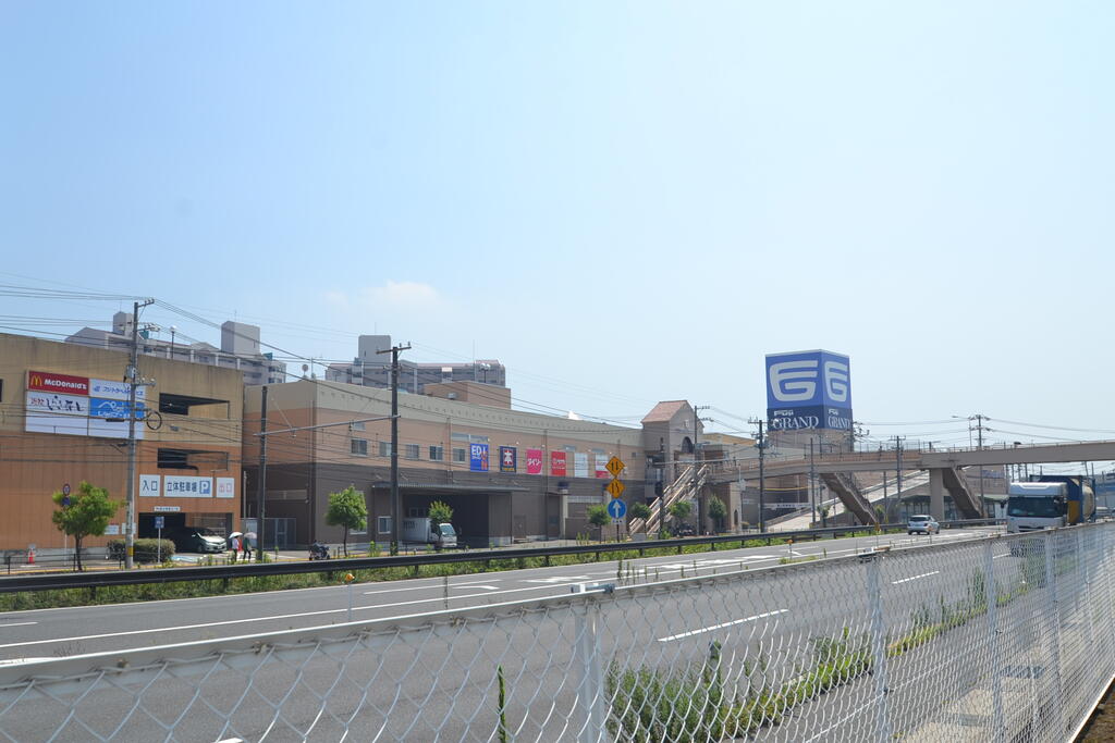 ショッピングセンター　フジグランナタリー（ショッピングセンター）まで2565m