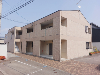 松山市今在家のアパートの建物外観