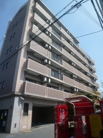 大阪市東住吉区北田辺のマンションの建物外観