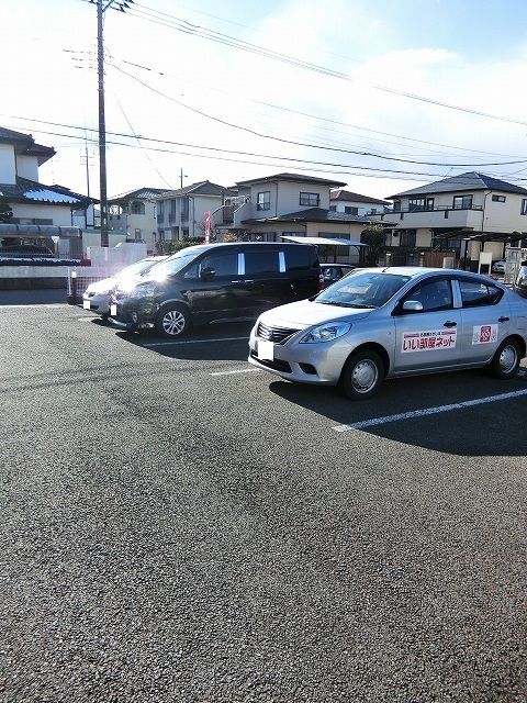 【東三島５７５ハイツＢの駐車場】