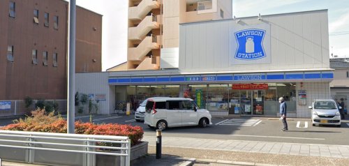 【名古屋市北区鳩岡のマンションのコンビニ】