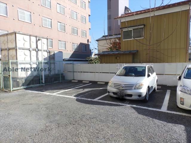 【ほりこしビルの駐車場】