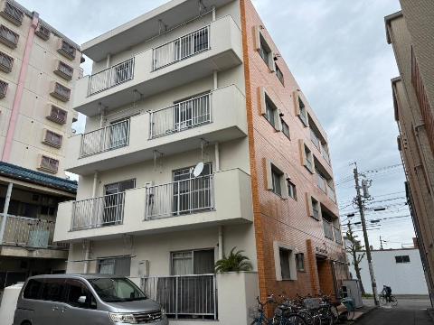 マンションピュアの建物外観