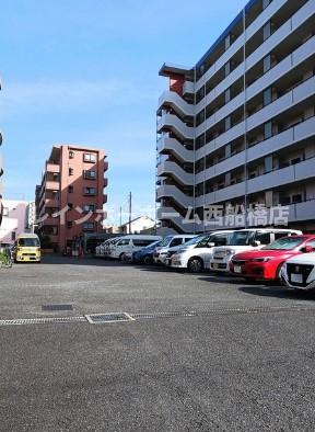 【船橋市海神町南のマンションの駐車場】