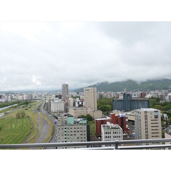 【札幌市中央区南九条西のマンションの眺望】